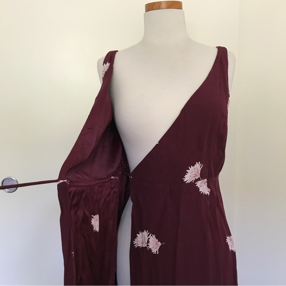 Ann Taylor Wine Red Floral Wrap Dress Size 0P - Picture 5 of 9